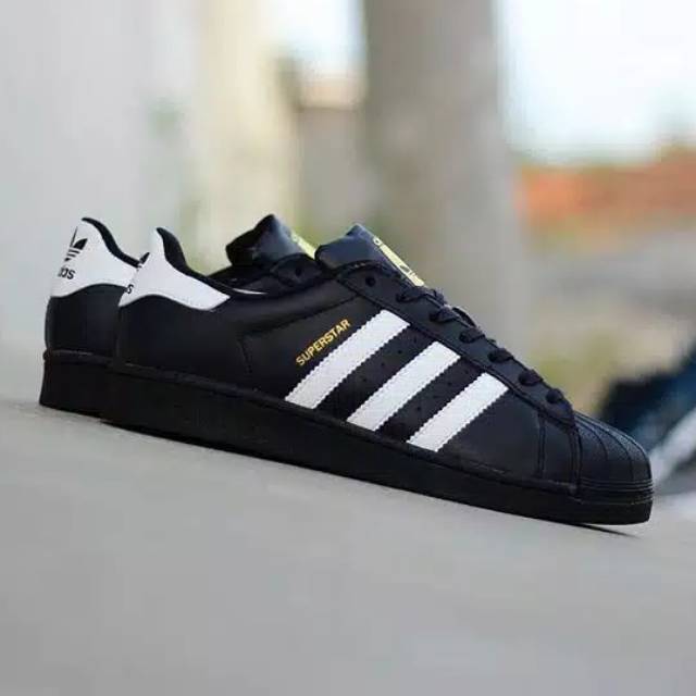 Adidas superstar 2025 warna hitam