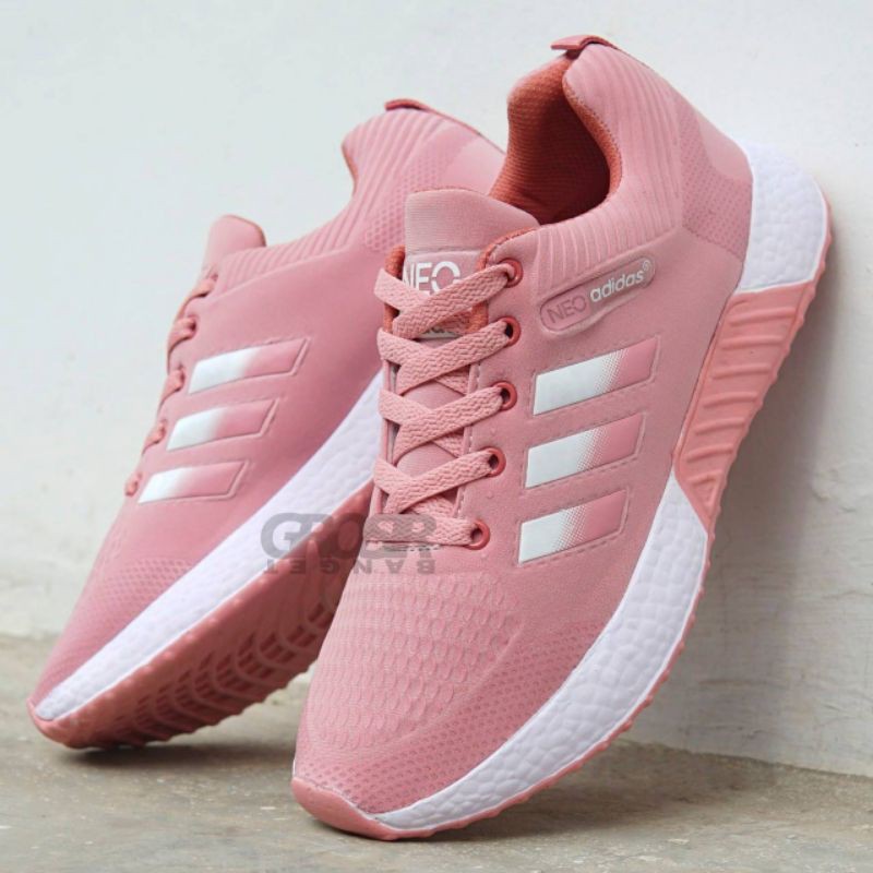 Foto sepatu clearance adidas warna pink