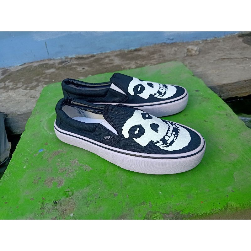 Misfits vans slip store ons