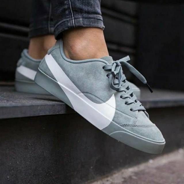 Nike blazer cheap low oversized swoosh