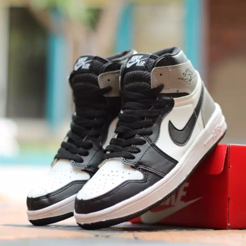 Sepatu nike air jordan retro store