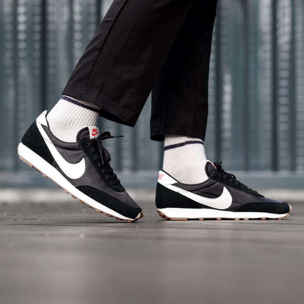 Nike daybreak black deals and white