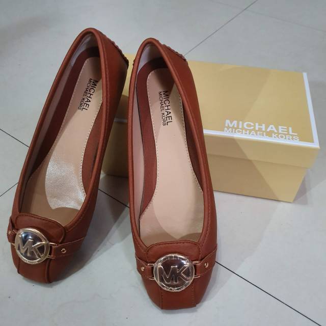 Sepatu hot sale mk original