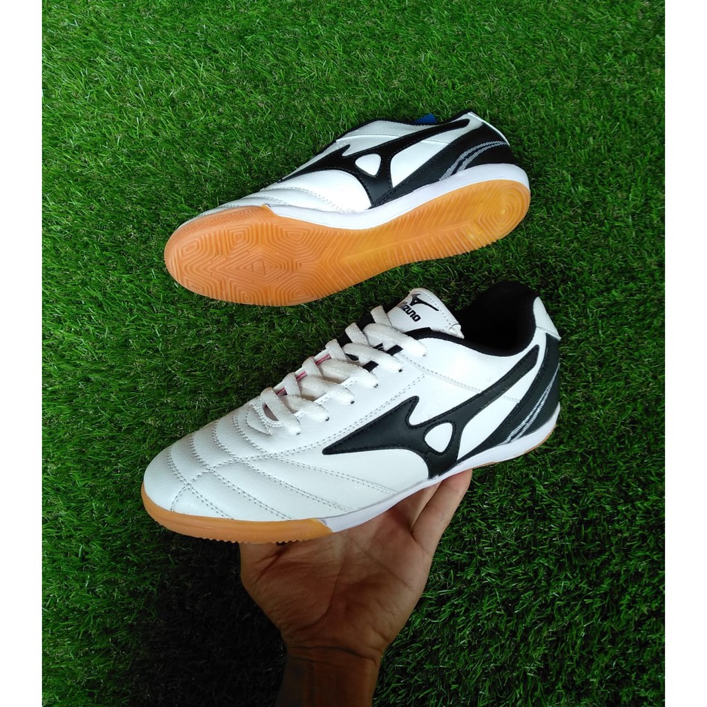 Foto sepatu 2025 futsal mizuno