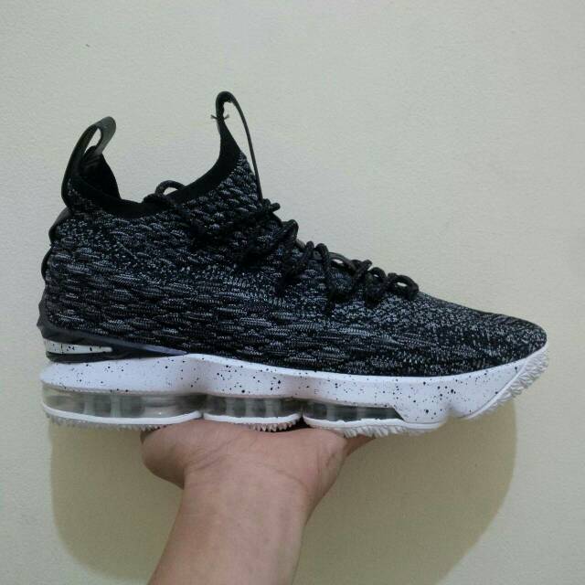 Lebron best sale 15 oreo