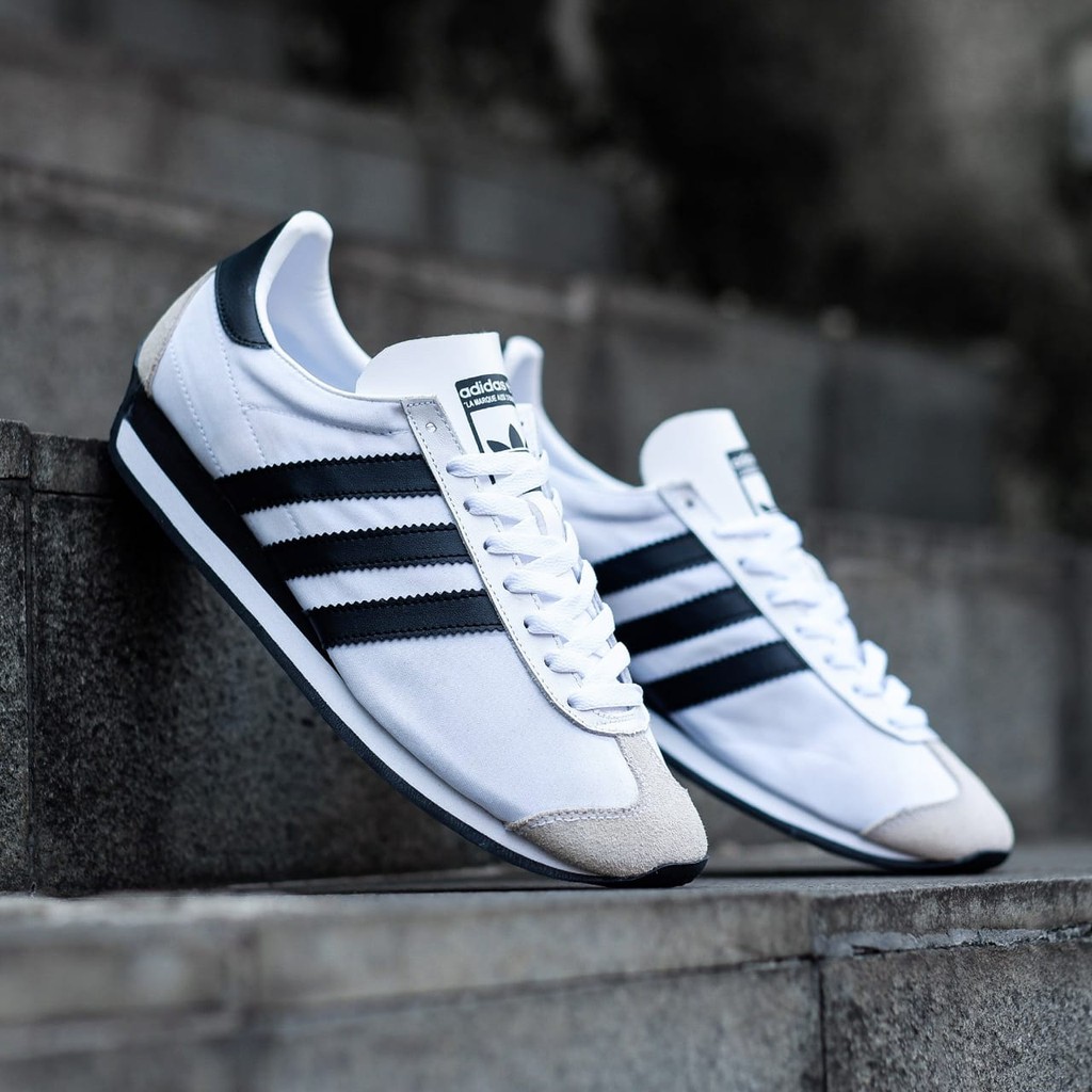 Foto sepatu outlet adidas ori