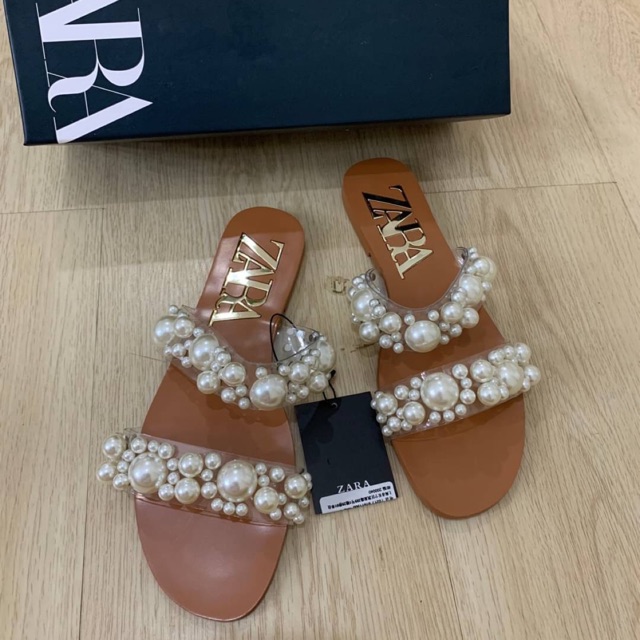 Flat vinyl best sale pearl bead sandals