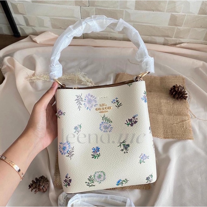 Coach small town bucket best sale bag dandelion