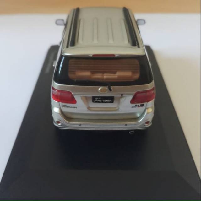 Diecast best sale toyota fortuner