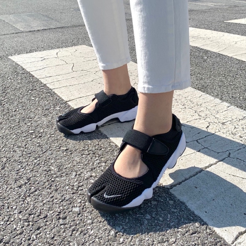 NIKE AIR RIFT BLACK COOL GREY WHITE