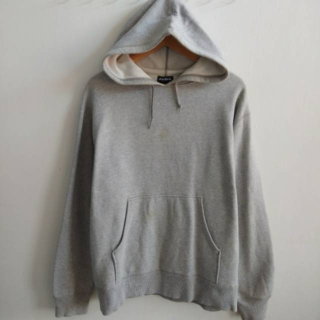 Grey hotsell hoodie uniqlo