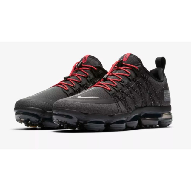 Black vapormax red laces best sale