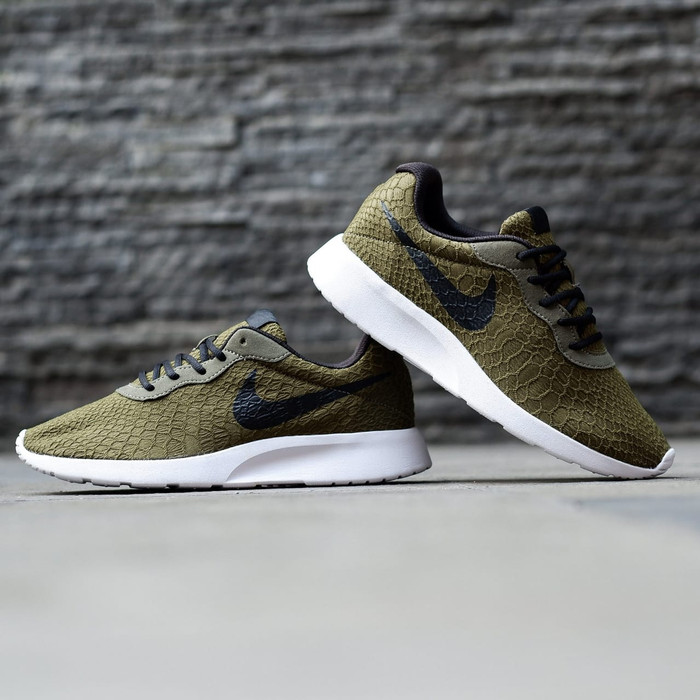 Nike tanjun shop army green