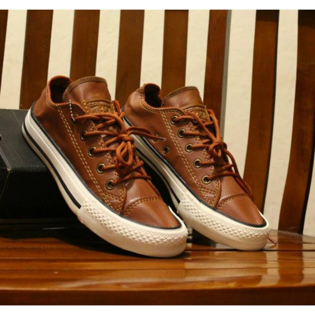 Sepatu store converse leather