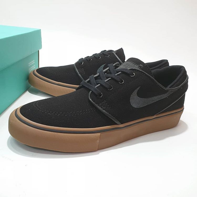 nike sb janoski black gum