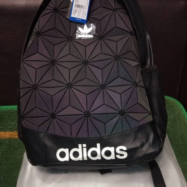 Harga tas adidas store issey miyake