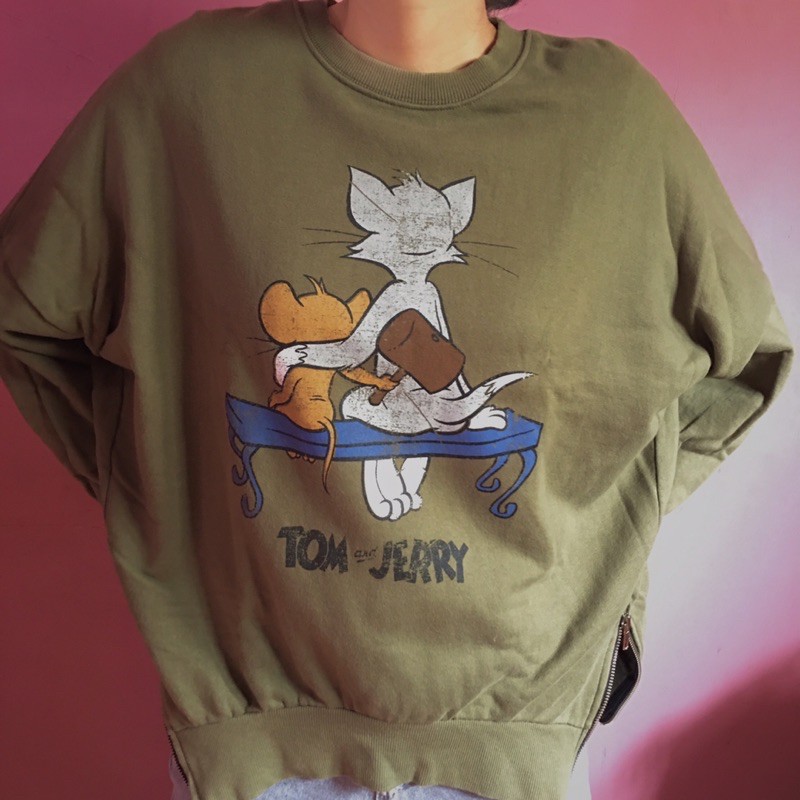 Tom and sale jerry crewneck