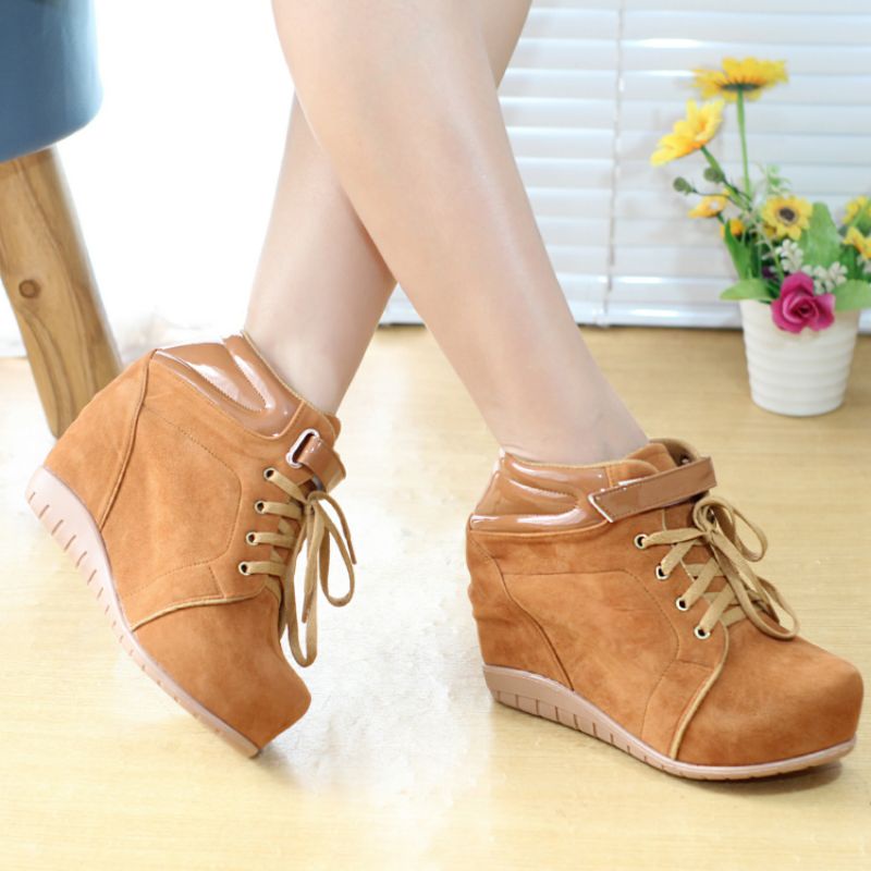 Sepatu wedges clearance boots