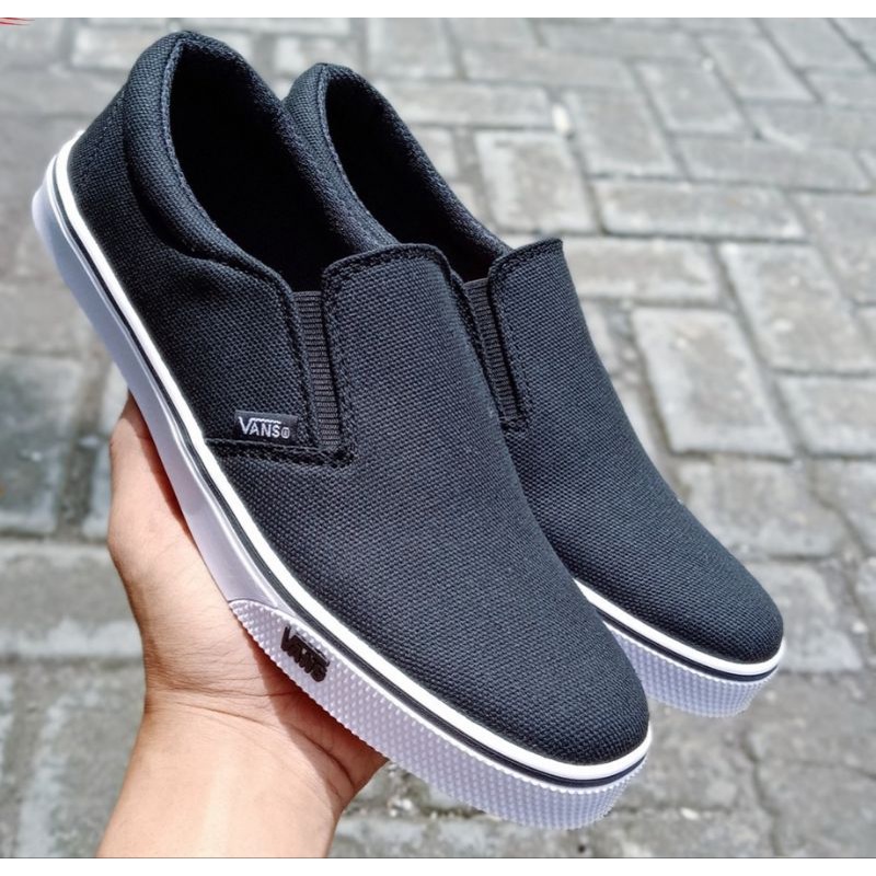 Sepatu slip best sale on vans