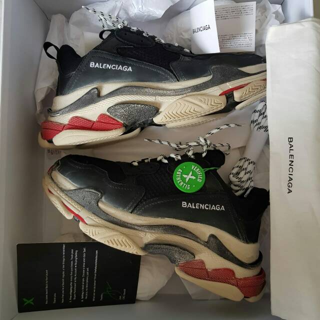 Sepatu balenciaga triple store s