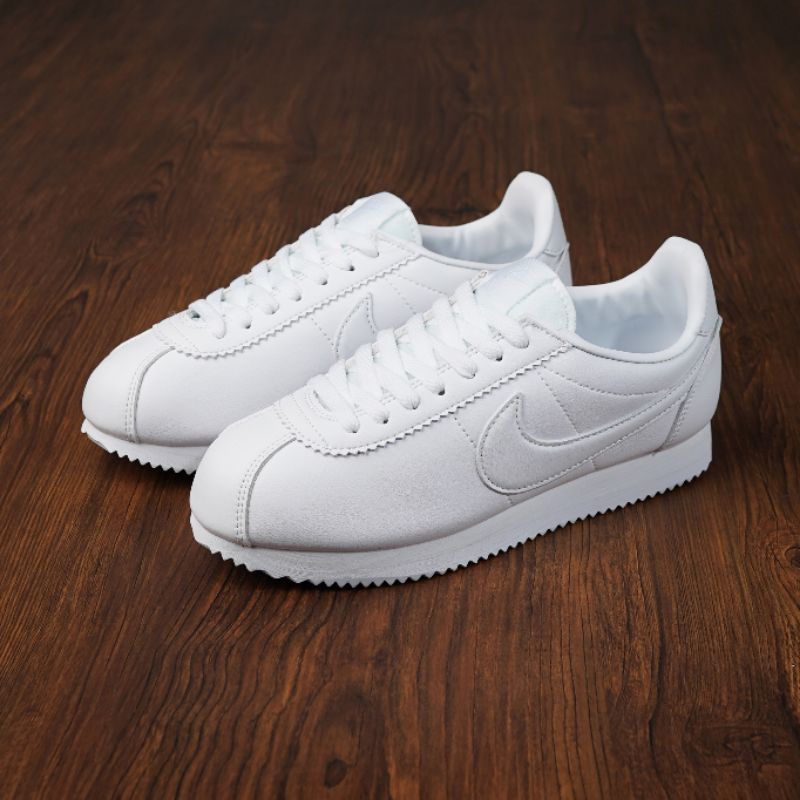 Triple white clearance nike cortez