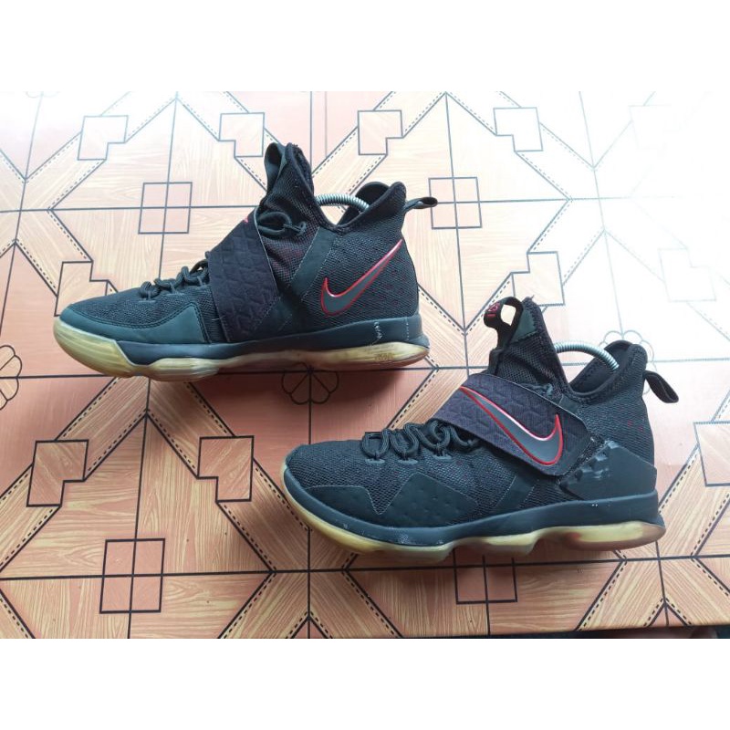 Sepatu store lebron 14