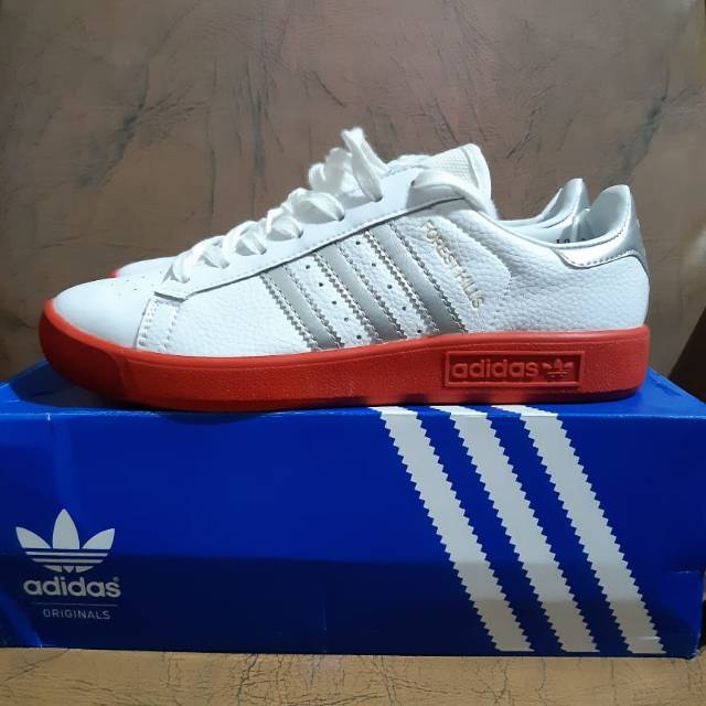 Adidas forest hills hot sale red sole