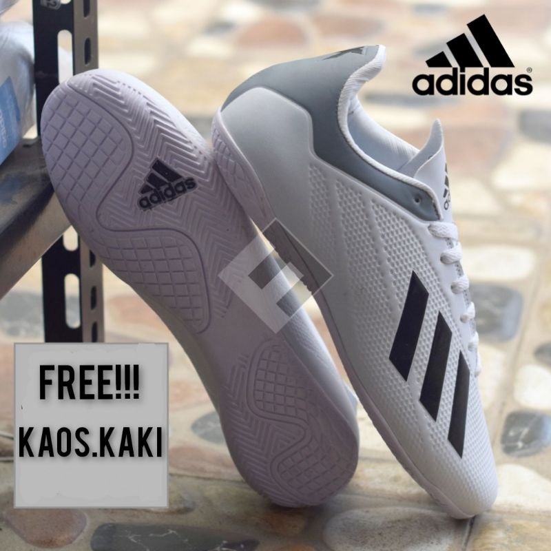 sepatu futsal adidas terbaru