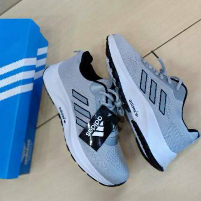 Foto sepatu 2025 olahraga adidas terbaru