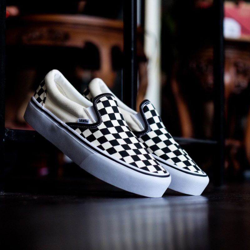 Vans slip deals on checkerboard harga