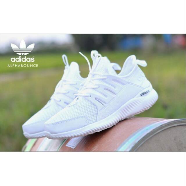 Foto sepatu adidas warna deals putih