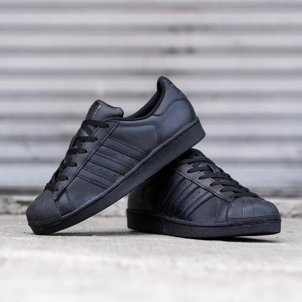 Sepatu adidas store full black