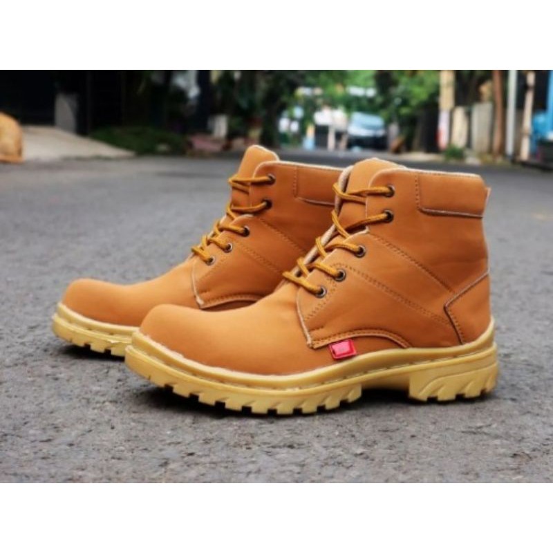 Sepatu hot sale kickers boots