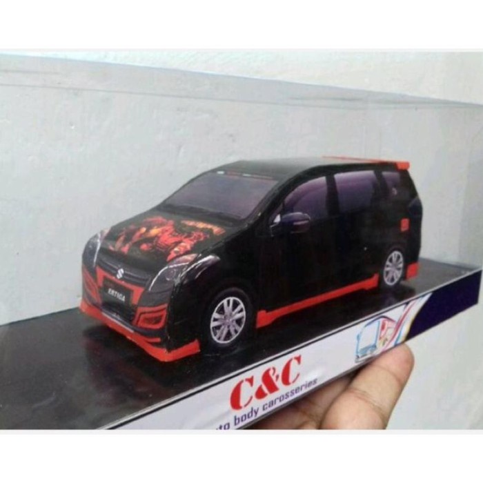 Suzuki store ertiga diecast