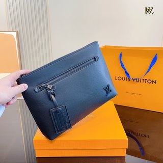 Louis Vuitton Ipad Pouch (M69837)