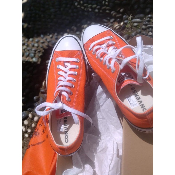 Sepatu on sale converse orange