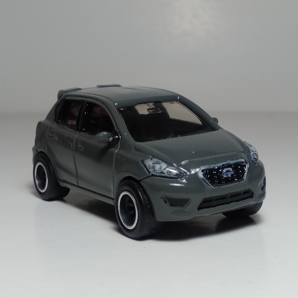 Tomica store datsun go