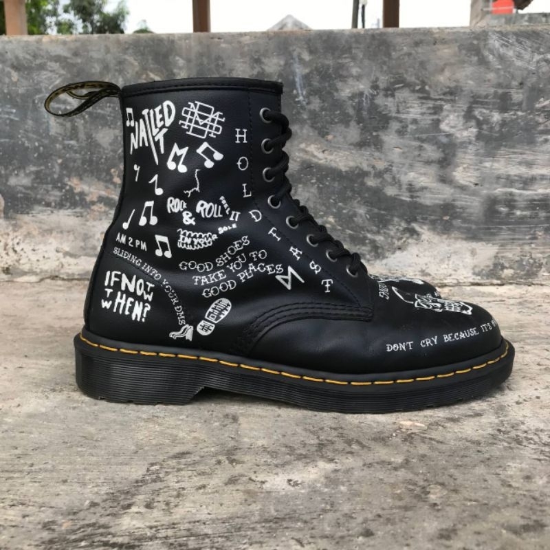 Dr martens shop 1460 scribble