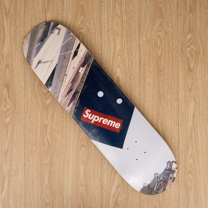 Supreme banner outlet skateboard