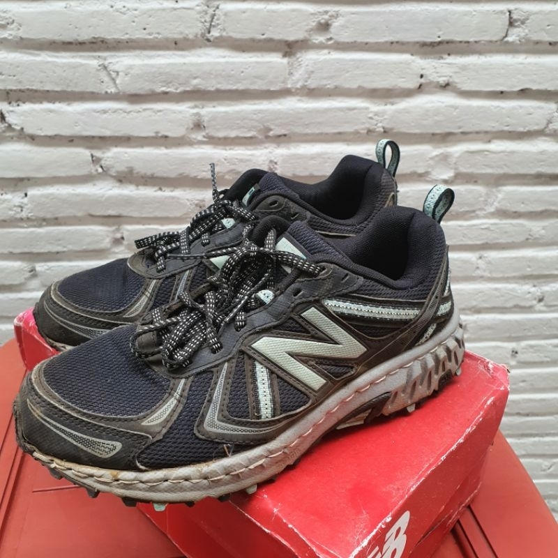 Nb trail best sale running shoes