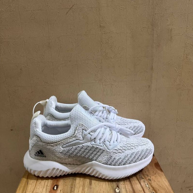 Alphabounce beyond shop white harga