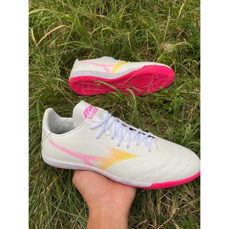 Sepatu futsal hotsell mizuno pink