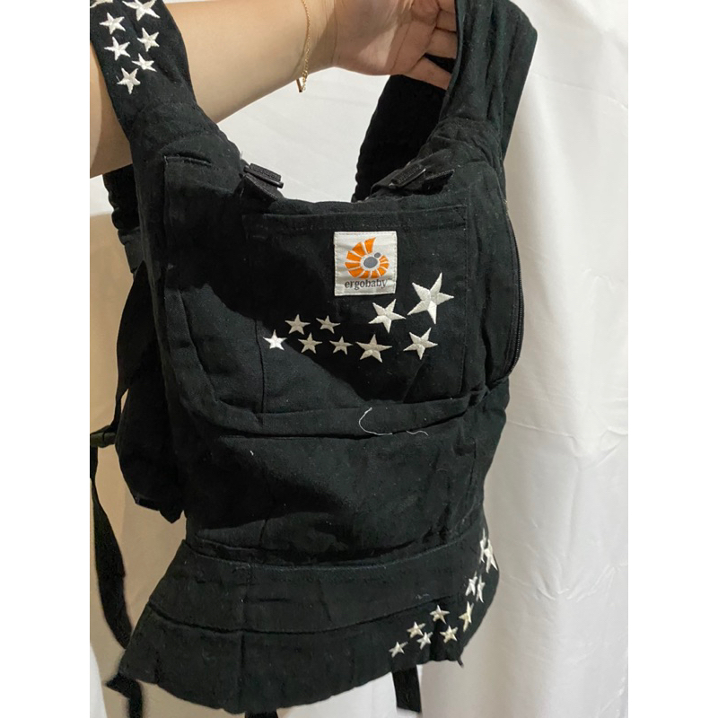 Ergobaby galaxy hot sale black