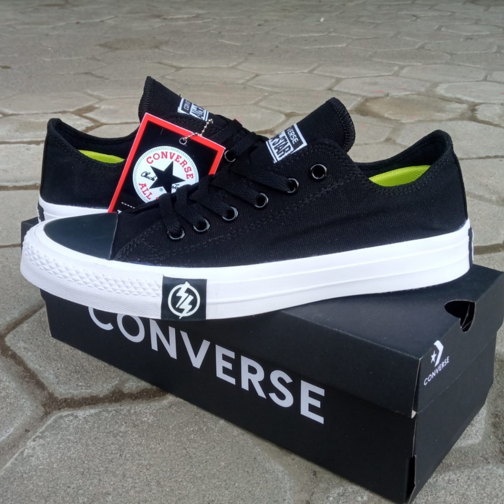 Harga converse undefeated clearance original