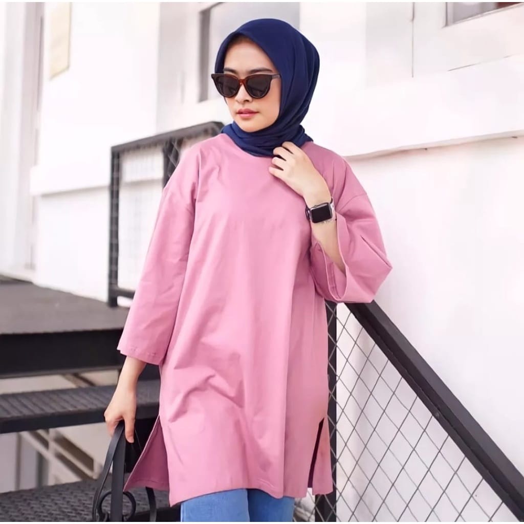 Jual KAOS OVERSIZE POLOS WANITA / OVERSIZE JUMBO TANGAN 7/8 BASIC TOP FOR  HIJAB / ATASAN OVERSIZE / T-SHIRT OVERSIZE | Shopee Indonesia