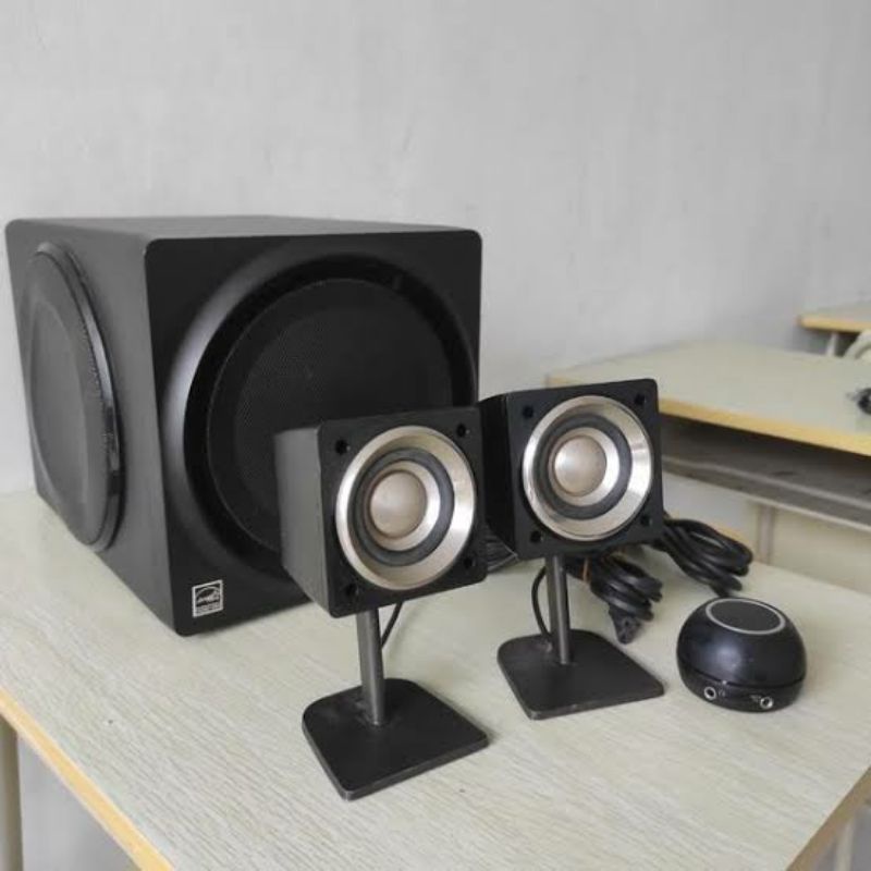 Creative t3 hot sale speakers